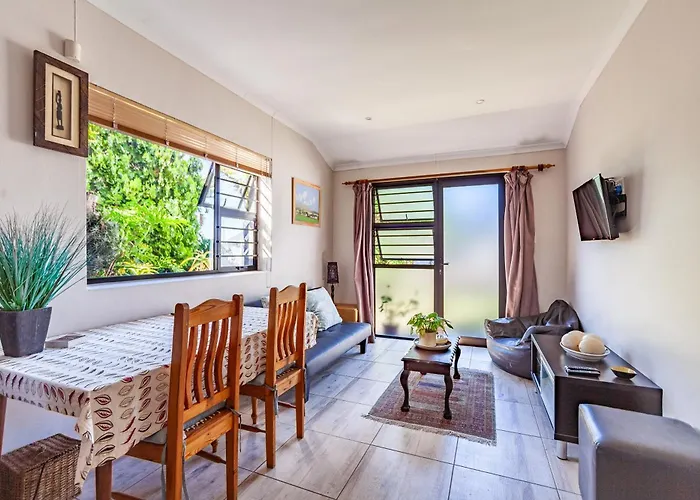 Modern Cozy Apartment Near Beach- 1 Bedroom