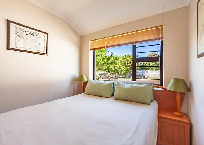Modern Cozy Apartment Near Beach- 1 Bedroom