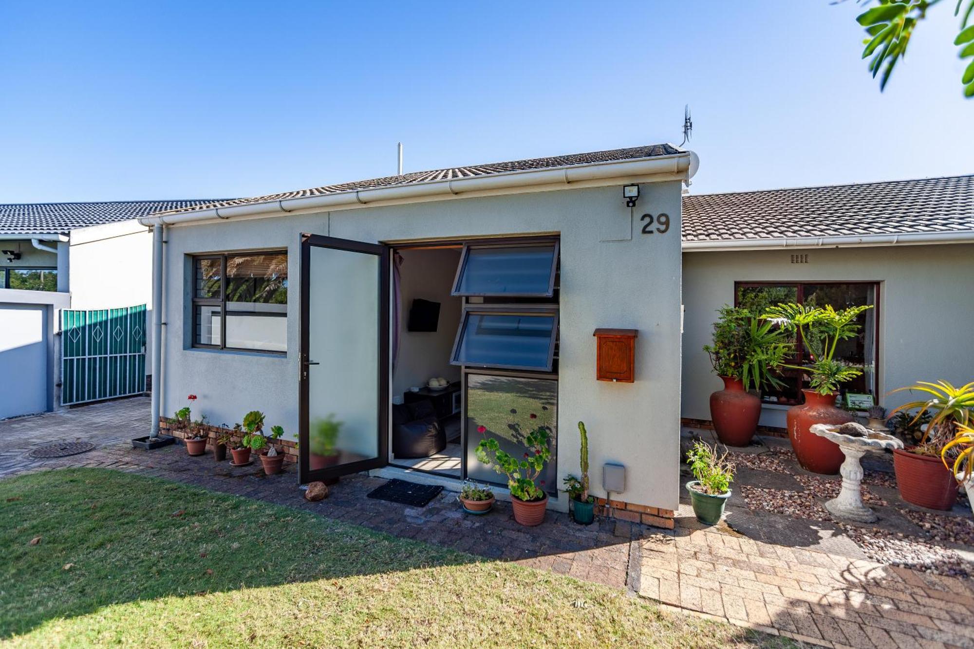 Apartment Modern Cozy Near Beach- 1 Bedroom *