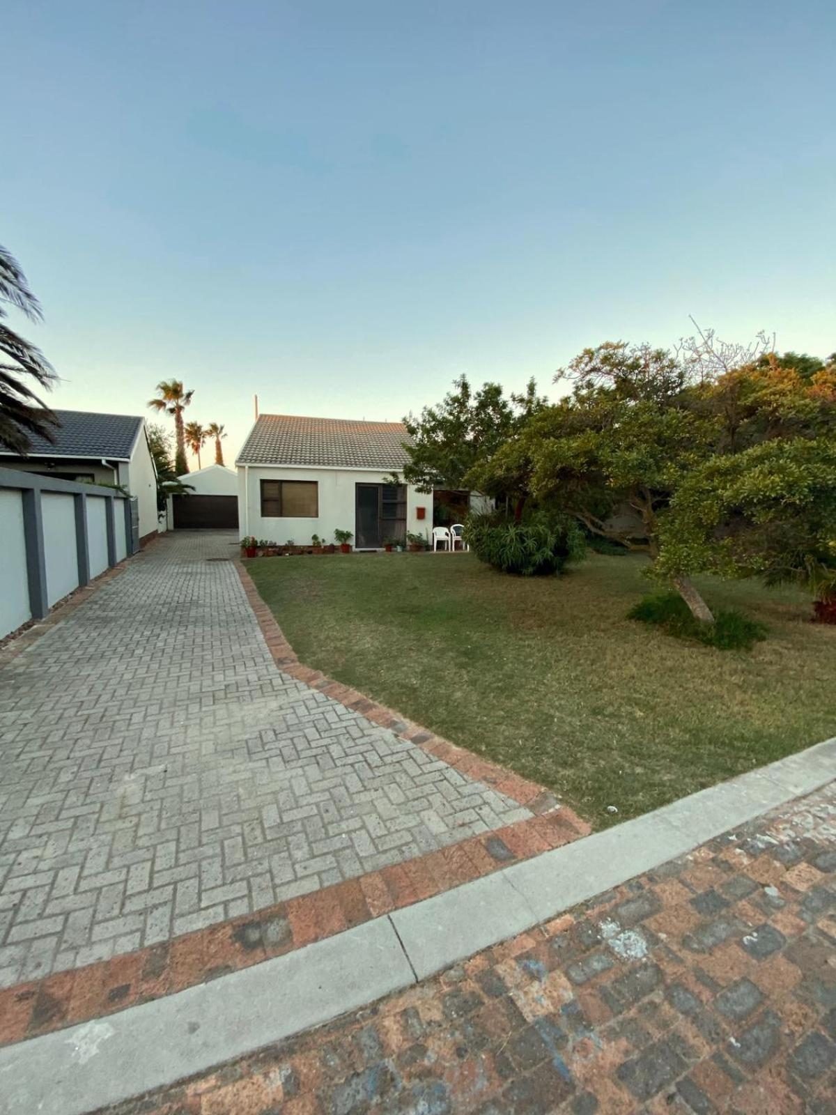 Apartment Modern Cozy Near Beach- 1 Bedroom